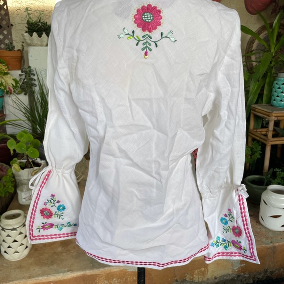 Willi Smith White Linen Embroidered Long Sleeve Top with Peacocks  size Medium - Picture 7 of 9